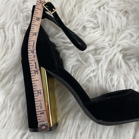LULUS Laura Black & Gold Velvet Ankle Strap Chunky Heels Size 5 NEW - Picture 12 of 15